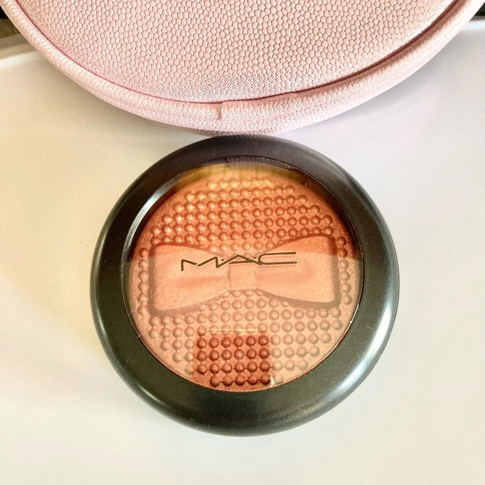 💄HP!💄LAST ONE! MAC Indulgent Glow Face Kit - Picture 5 of 14